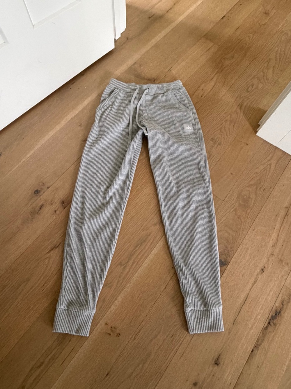 Alo Yoga Muse Ribbed GRAY Jogger Pants Women xs xsmall - Picture 2 of 11